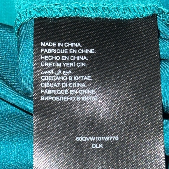 Bebe 100% Silk Long Sleeve Cropped Blouse - Picture 10 of 12